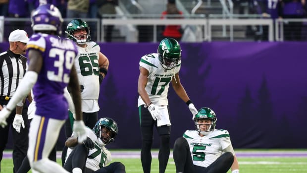 New York Jets WR Garrett Wilson helps QB Mike White up